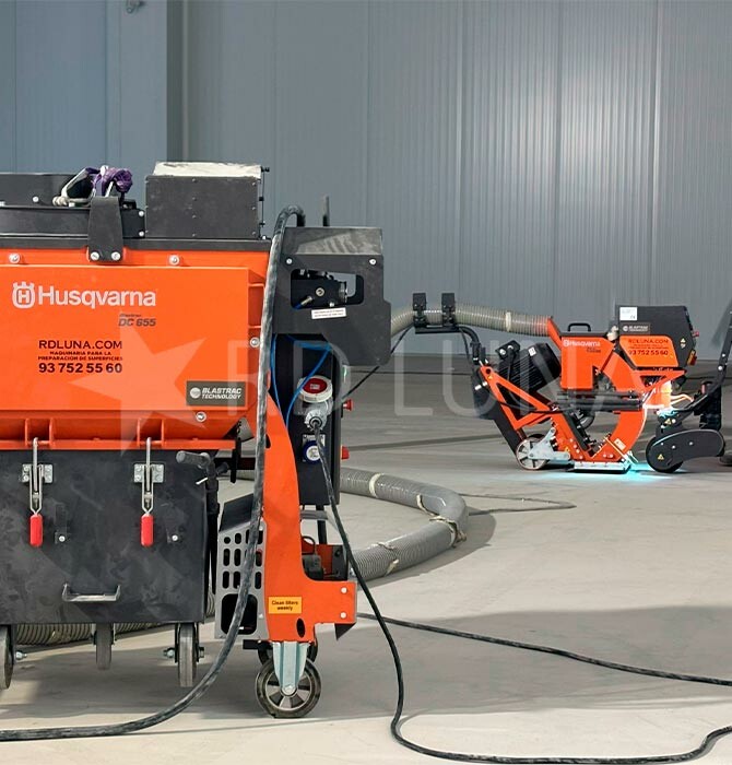 Puesta en marcha del sistema de granallado con una granalladora 1-10 DS y un aspirador DC 655 de Husqvarna