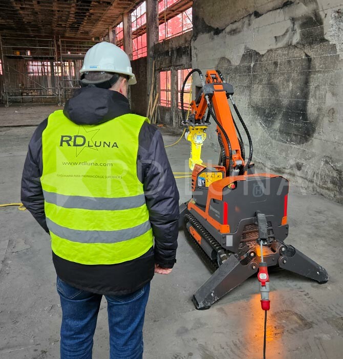 Entregamos el robot de demolición DXR 95 de Husqvarna a un cliente