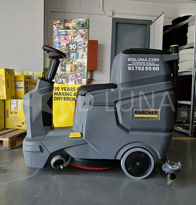 Alquiler de fregadora Kärcher BD 50/70 R Classic para parkings y superficies industriales
