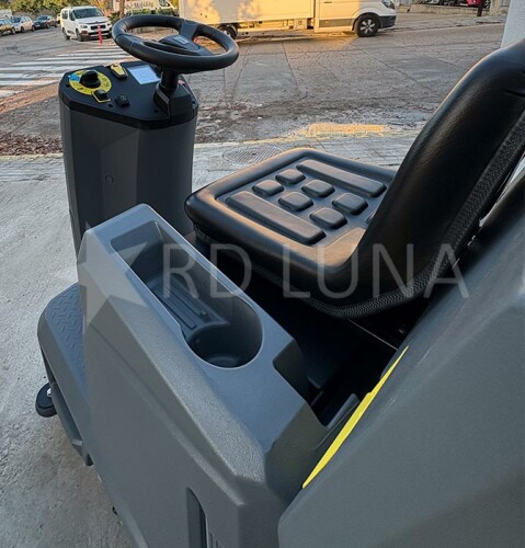 Entregamos la fregadora B 110 R CLASSIC BP D75 de Kärcher para el parking de una comunidad de propietarios - 2